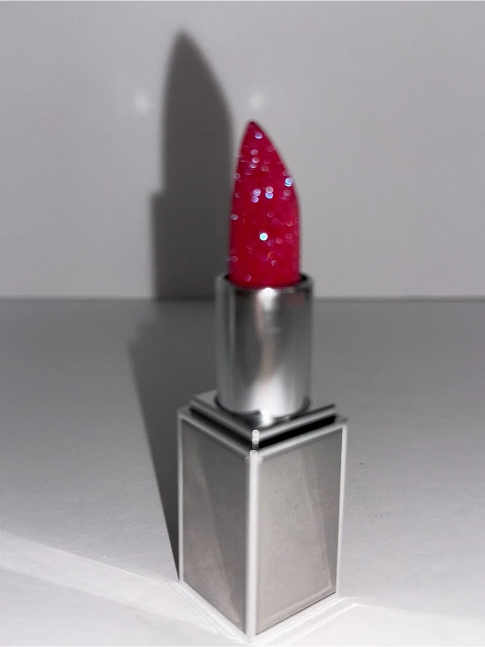 Tom Ford extreme lip spark 08 Dazed. Vibrant pink/purple with shimmer.